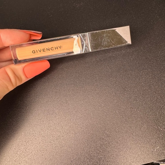 Givenchy Concealer in shade 16 Full size brand new - Picture 1 of 5